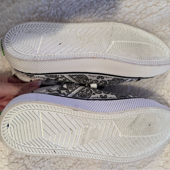 Cariuma Bandana Print Canvas Sneakers 8.5 EUC - Picture 6 of 6